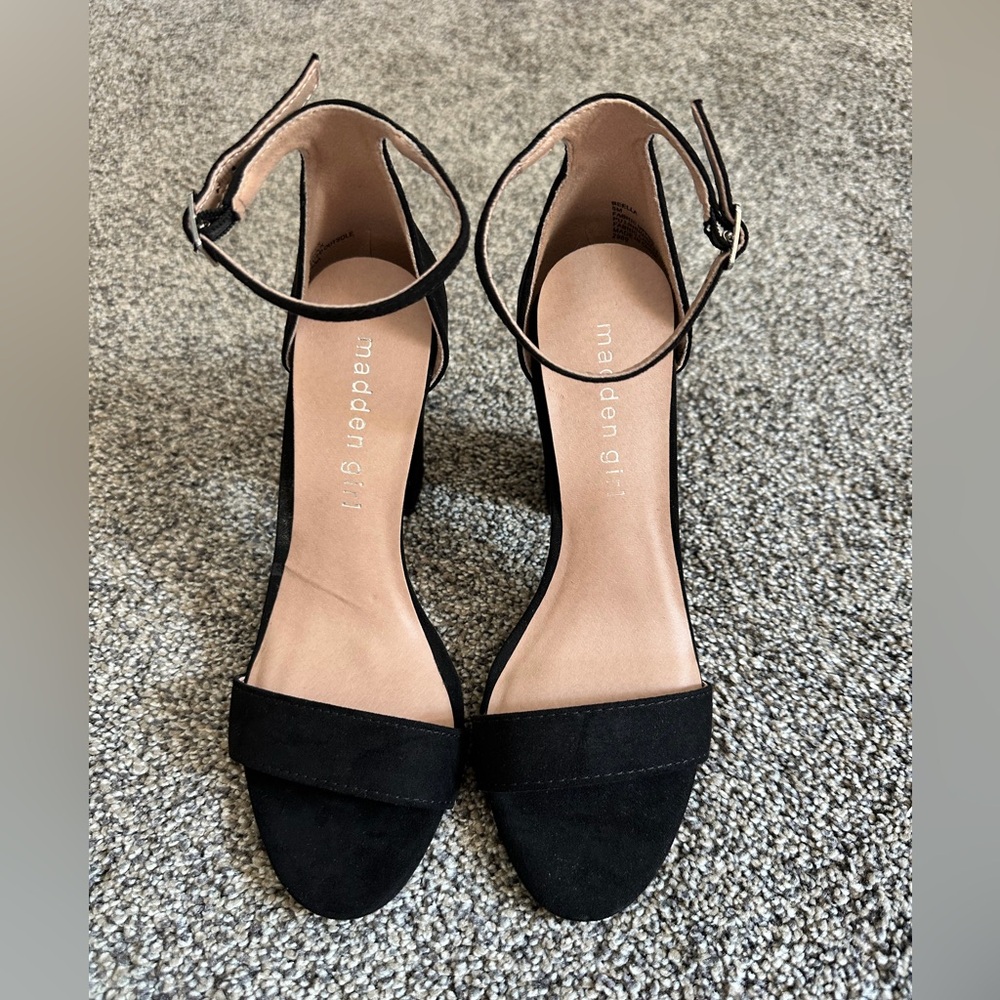 MADDEN GIRL Beella Woman’s Block Heel Sandal Color Black Size 5 New